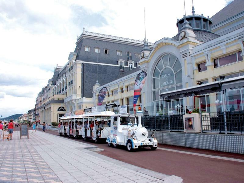 Cabourg - Hyper Centre, Plage Kültér fotó