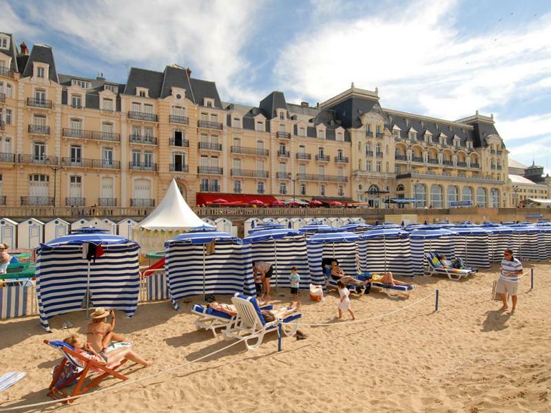 Cabourg - Hyper Centre, Plage Kültér fotó